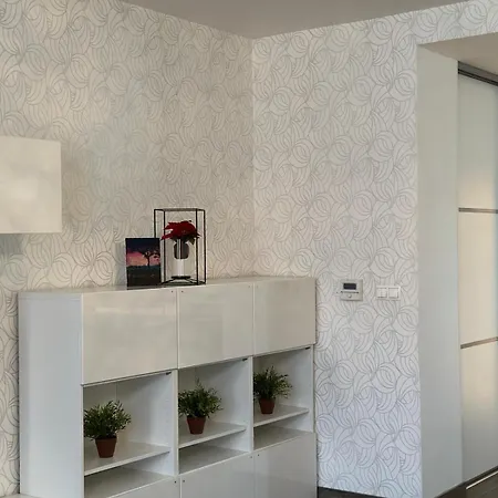Gorgeous In Center Apartment