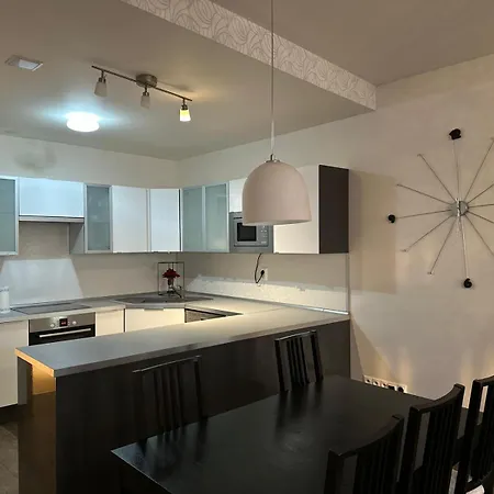 Apartment Gorgeous In Center