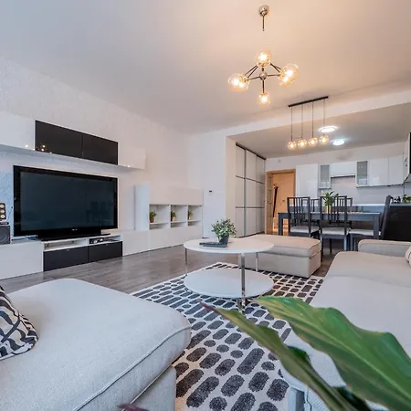 Gorgeous In Center * 布拉迪斯拉发