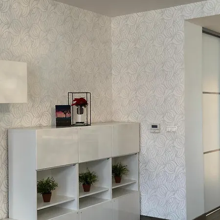 Gorgeous In Center Apartman